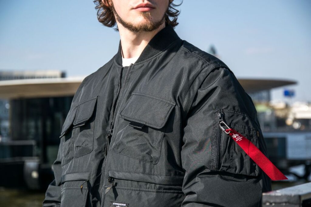 Фото 5 — Куртки Bomber от Alpha Industries